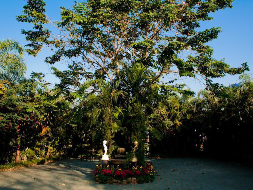 Baan Puang Petch Hotell Chiang Mai Exteriör bild