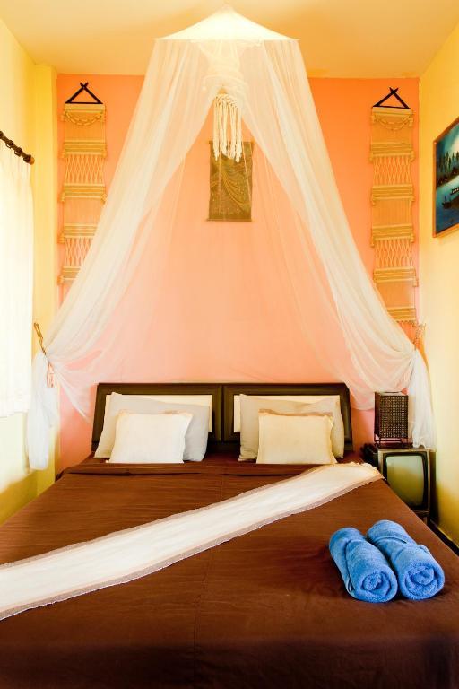 Baan Puang Petch Hotell Chiang Mai Rum bild